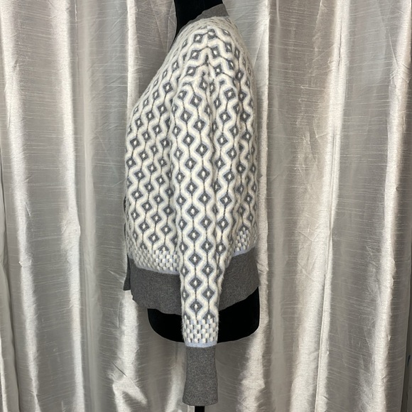 Cupcakes and Cashmere Women’s M Button Up V Neck - Picture 4 of 8